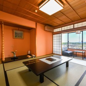 本館十楽棟ベッド付客室一例
