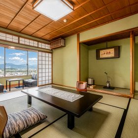 本館十楽棟8階ベッド付和室一例